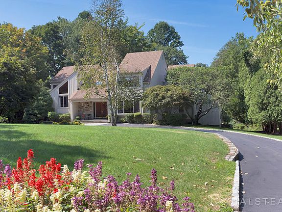 2nd image of 27 Hedge Brook Ln