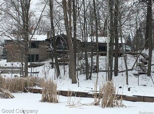 7000 Lindenmere Dr, Bloomfield Hills, MI 48301
