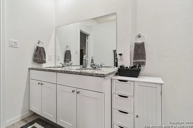14702 Somerset Ml — Photo 16