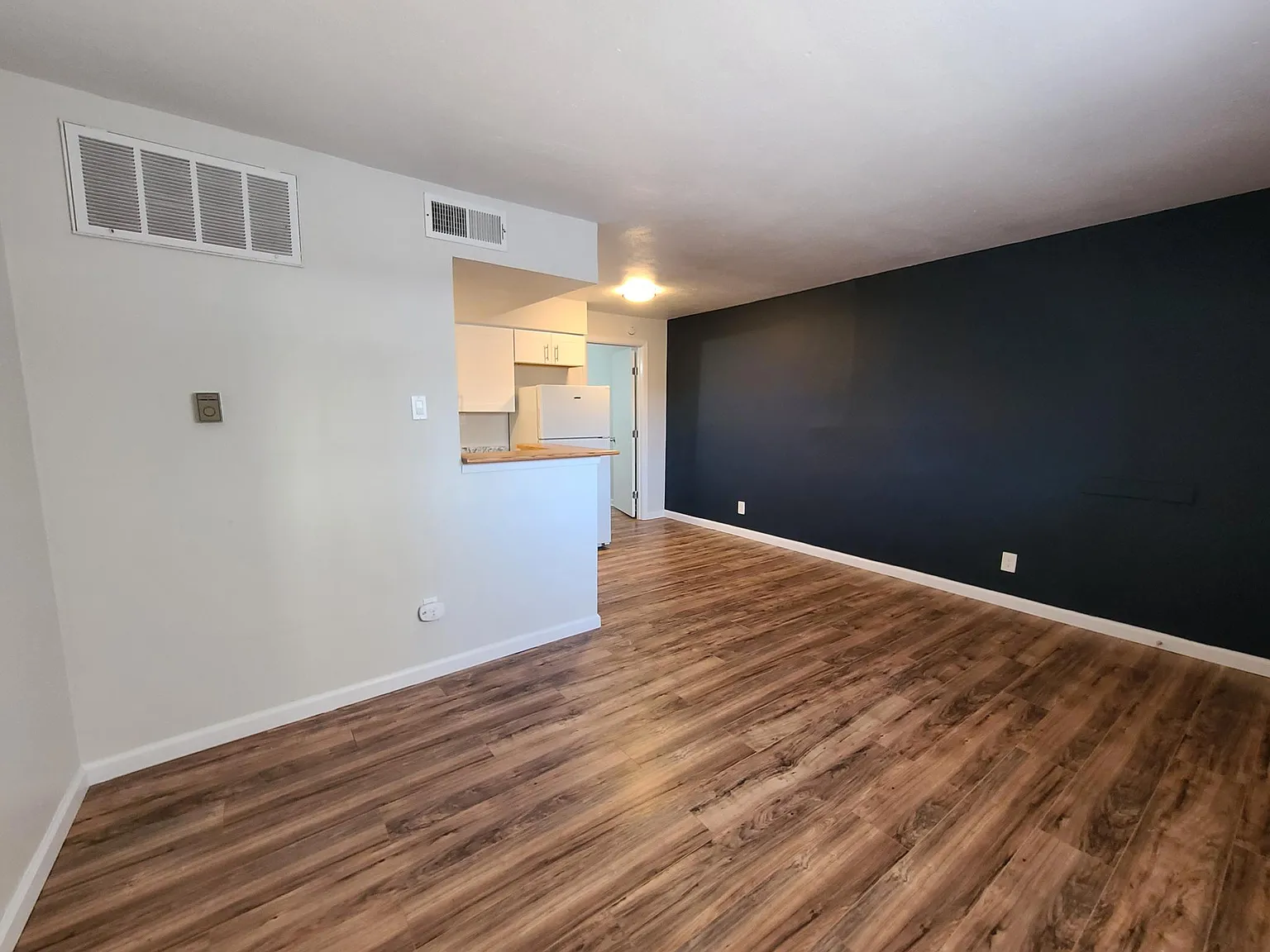 5011 San Jacinto St — Photo 2