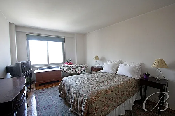 Sold by Bellmarc Realty | media 17