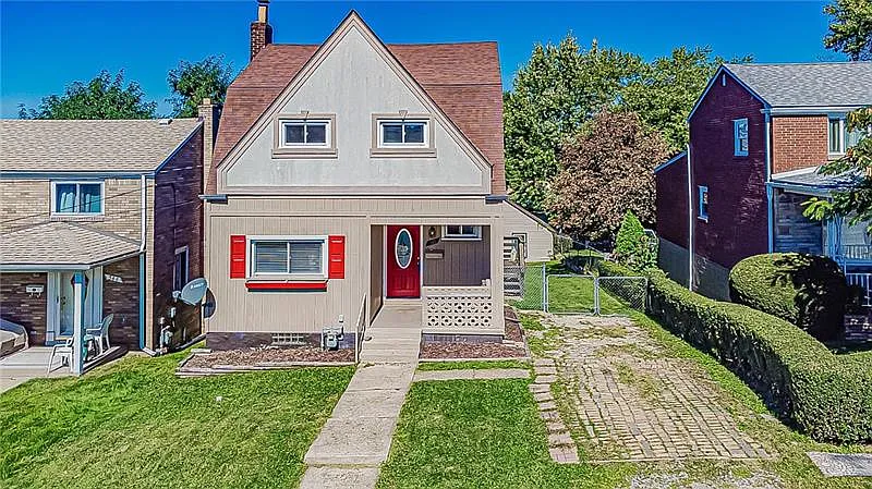 566 Helena St photo 1