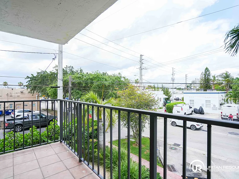 6960 Rue Vendome #201 — Photo 19
