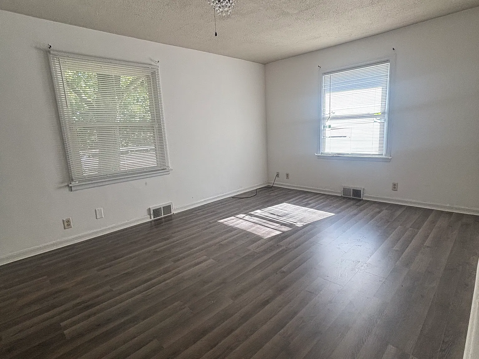 2 bed, 988 sqft, $1,150 — Photo 2