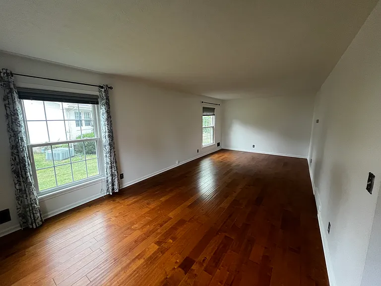 10203 Woodstock Rd — Photo 3