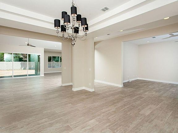 3rd image of 600 W Las Palmaritas Dr
