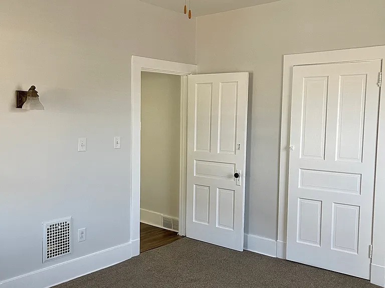 433 Broadway St — Photo 4