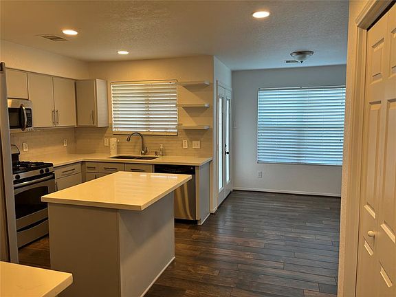 5th image of 7934 Woodland Pine Dr