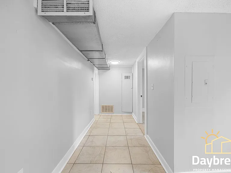 112 E Anderson St — Photo 5