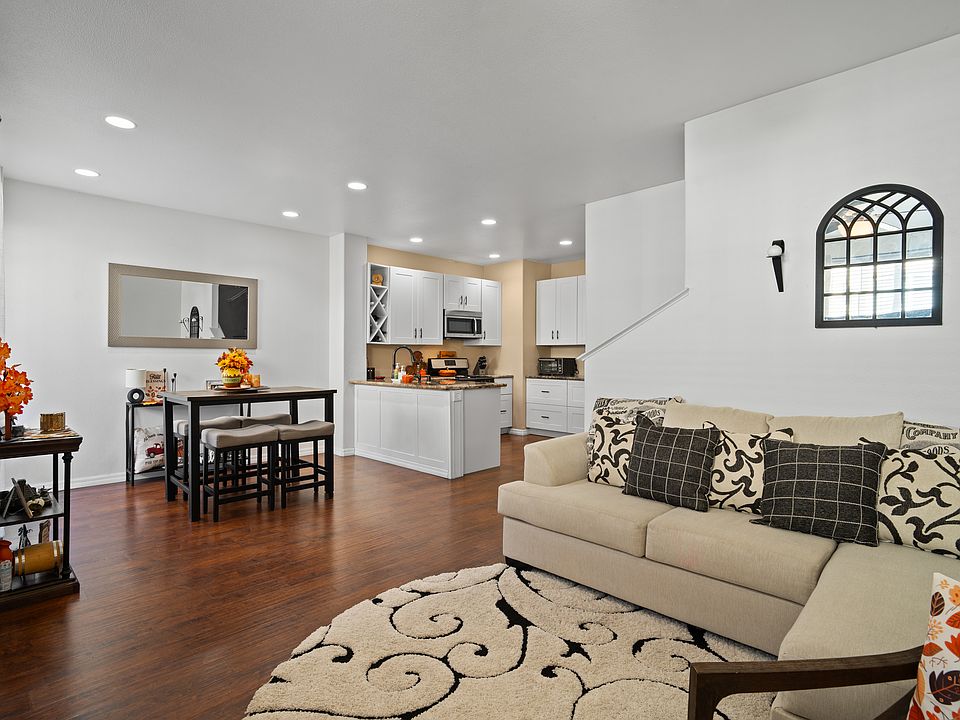 1st image of 41880 Davenport Way