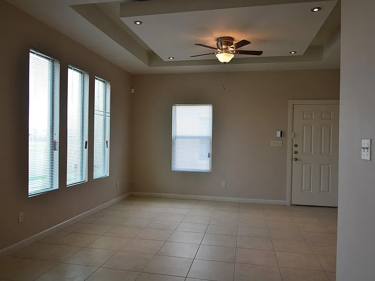 4624 N Dogwood St — Photo 4