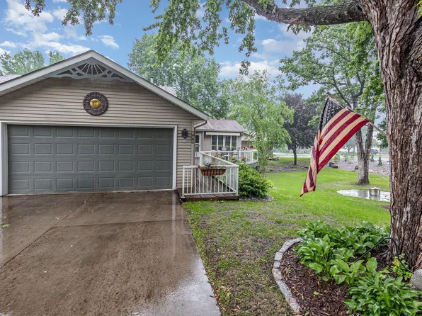 706 Pershing Ave N, New Prague, MN 56071