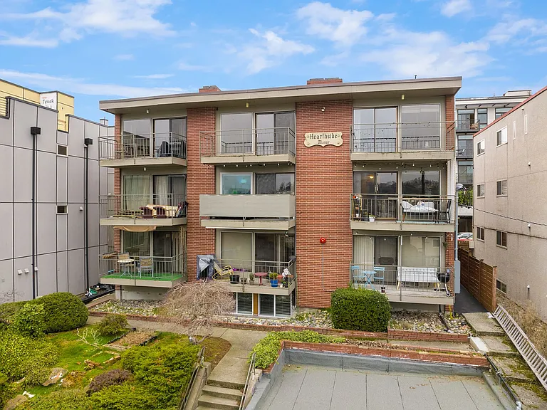 2214 Yale Ave E — Photo 13