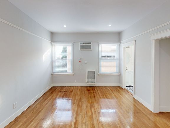 3rd image of 1016 N Heliotrope Dr APT 10