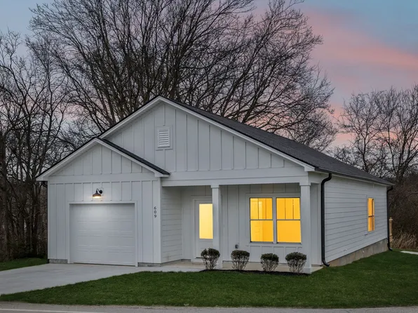 609 S Main St, Mount Pleasant, TN 38474