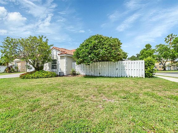 3rd image of 535 Somerset Way