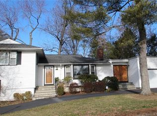 11 Sparrow Cir, White Plains, NY 10605