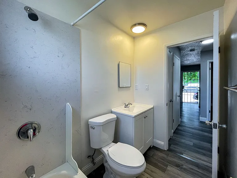 Oak Ridge Apartments — Photo 10