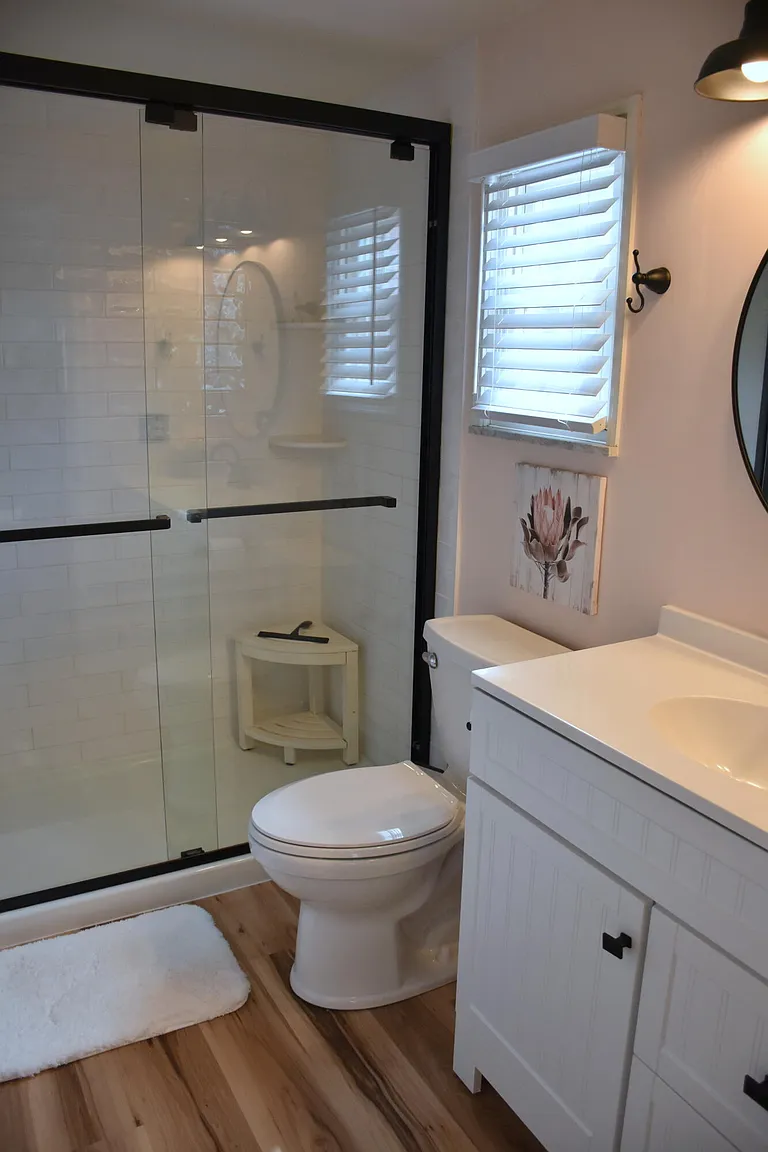 402 James Ave photo 1