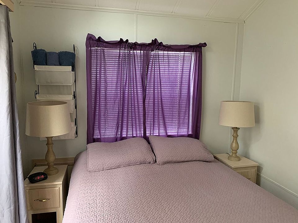 1st image of 525 W Clam Cir