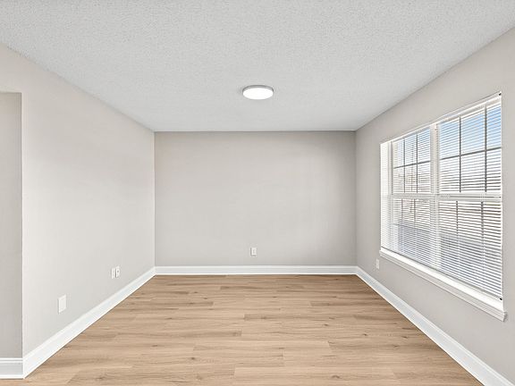 5th image of 1300 Cloverdale Rd #3aeb802d3