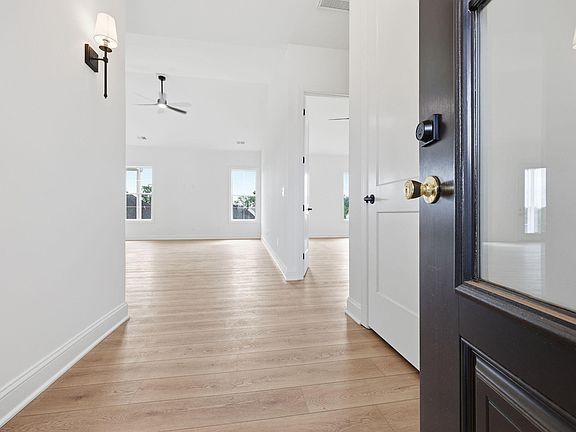 4th image of 109 Patchen Dr