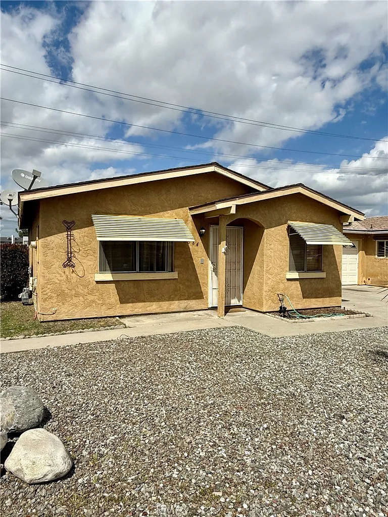 2 bed, 1.0 bath, 827 sqft, $1,650 — Photo 2