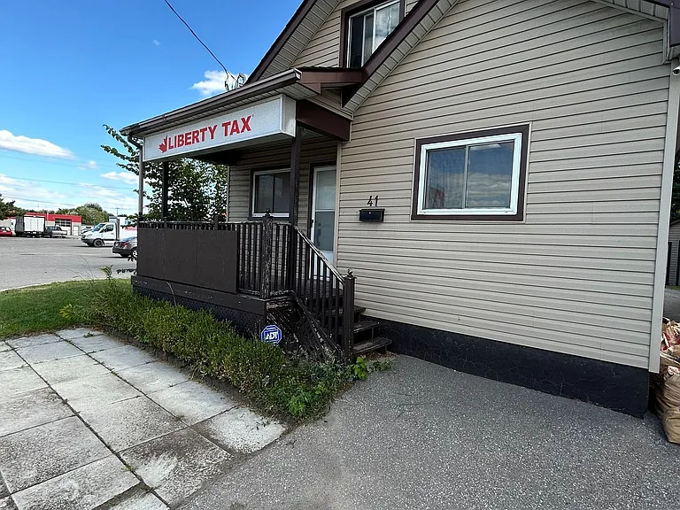 41 Bloor St E — Photo 1