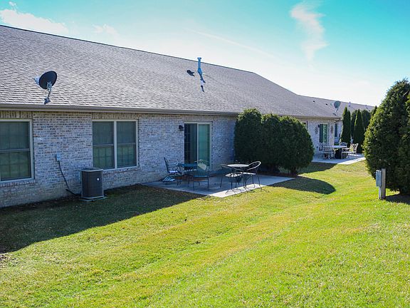 2nd image of 802 Veterans Ln