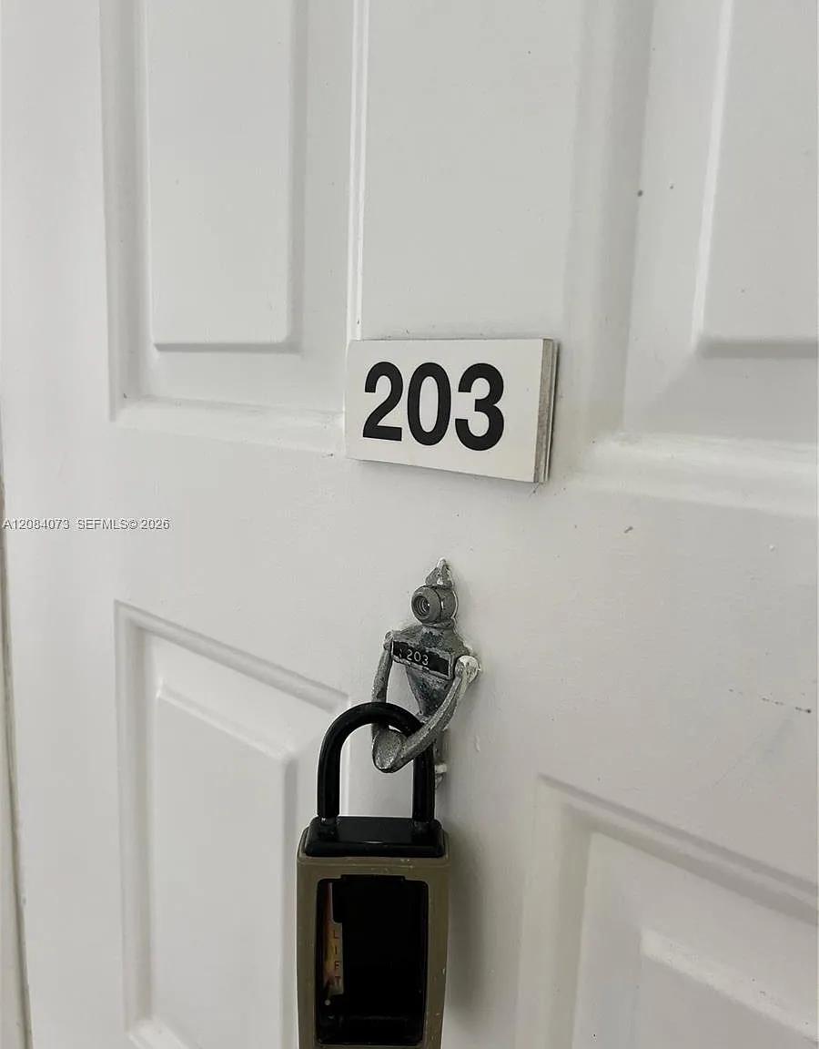 Lakeview Club Condo — Photo 2