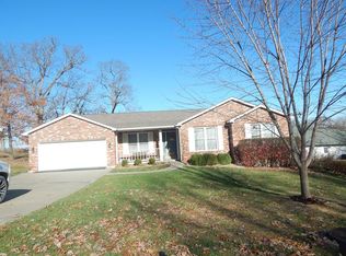 1113 Valley View Ct, Macon, MO 63552