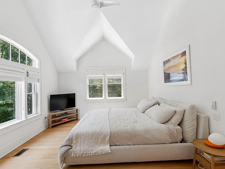 4 Great Circle Rd — Photo 13