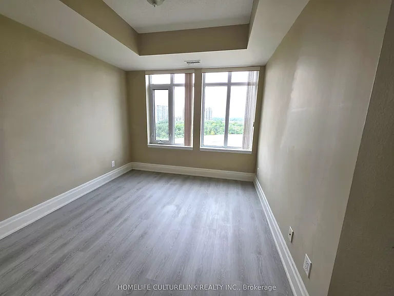 131 Upper Duke Cres #804 — Photo 18