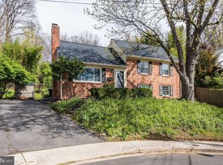 837 31st St S, Arlington, VA 22202