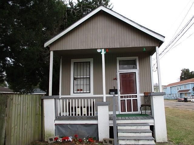 1st image of 801 Leboeuf St