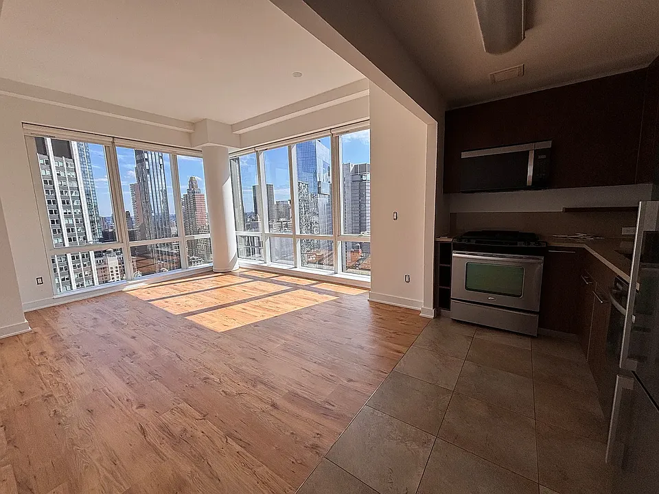 885 6th Ave #38B