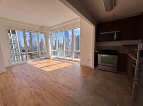 885 6th Ave