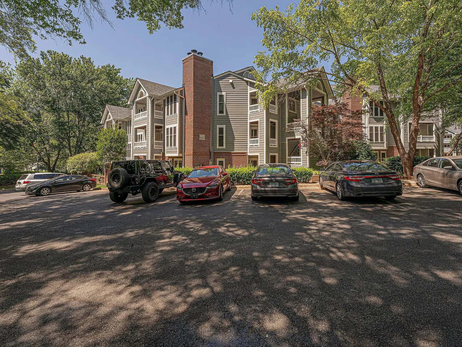 2 bed, 1120 sqft, $2,050 — Photo 1