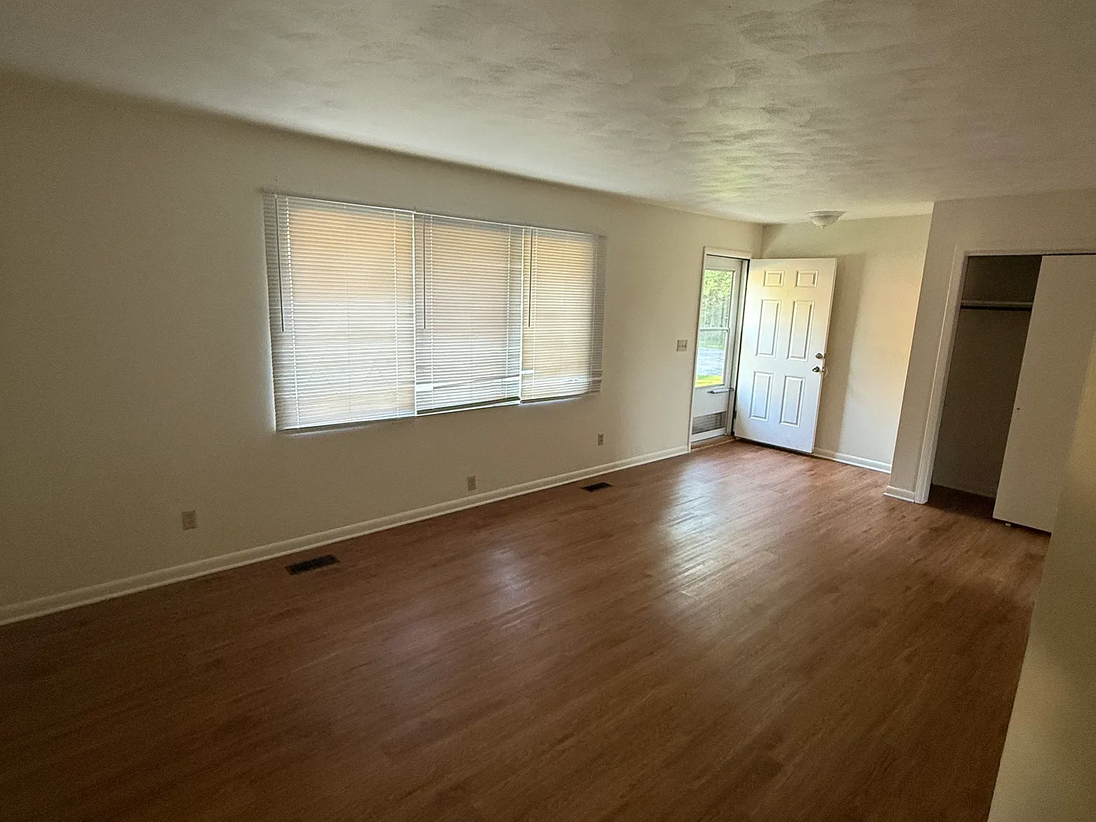 2 bed, 1850 sqft, $1,400 — Photo 4