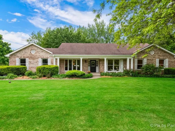 39W889 Deer Run Dr, Saint Charles, IL 60175