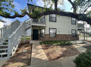 298 Friendship Ln APT 28, Fredericksburg, TX 78624