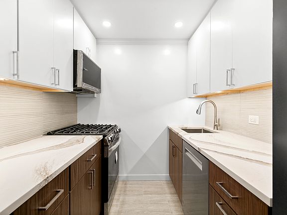 5th image of 330 E 33rd St APT 18L