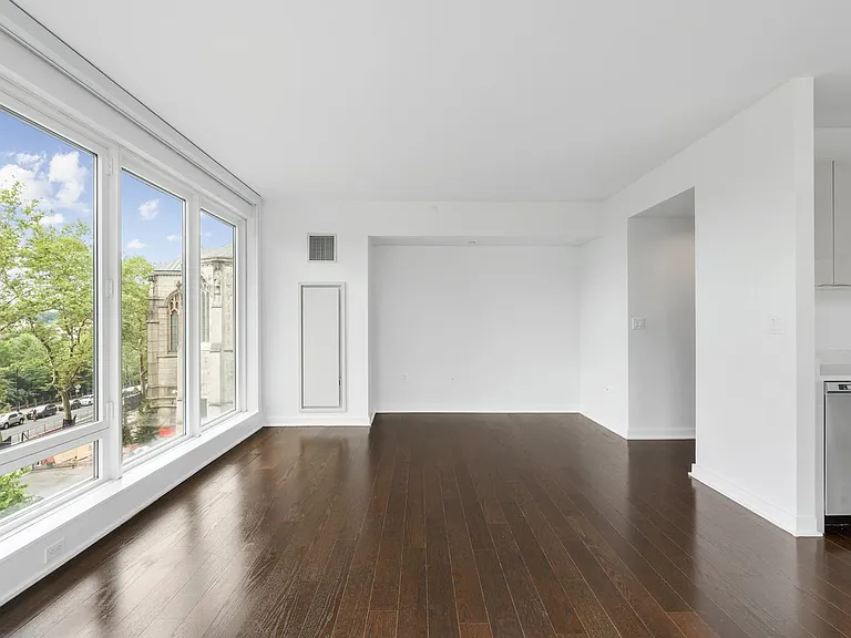 400 W 113th St #329 — Photo 4
