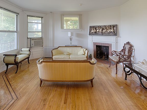 5th image of 25 Rosehill Ave