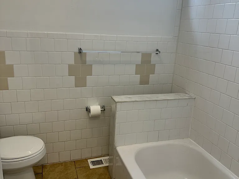 2304 E Albert St — Photo 3