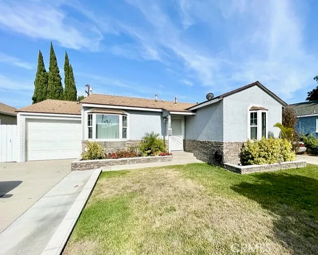 3 bed, 1000 sqft, $3,600 — Photo 1
