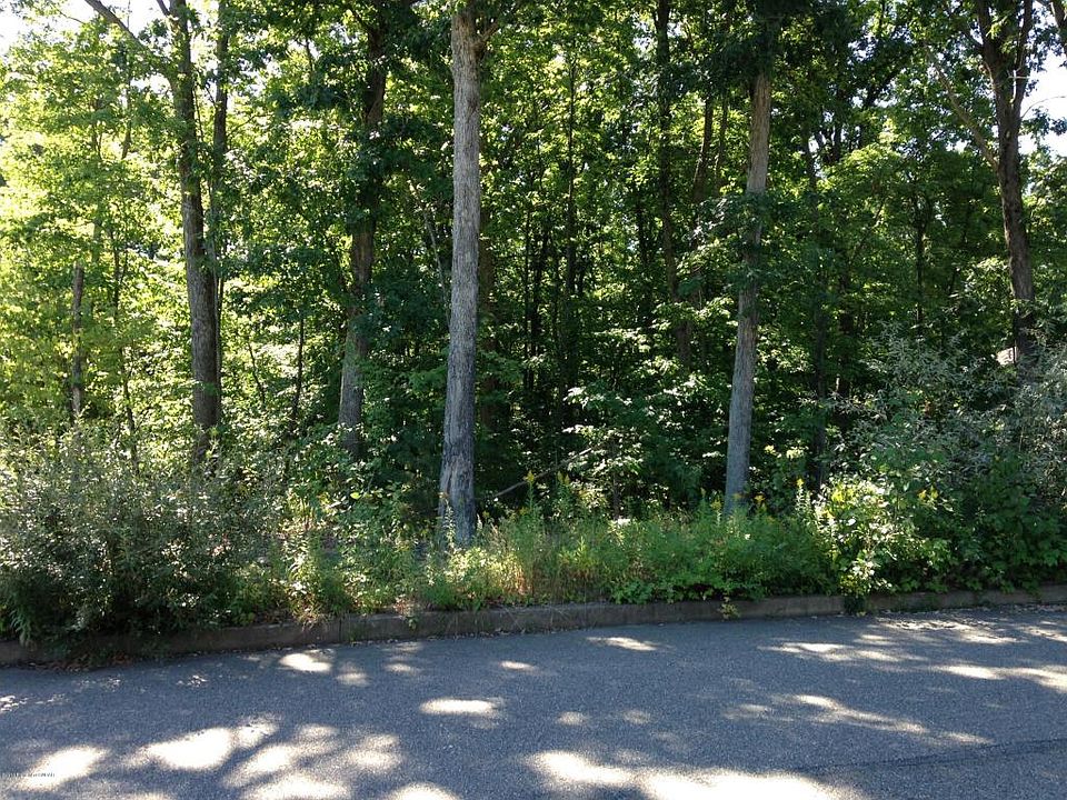 2nd image of 137 Woodcrest Blvd