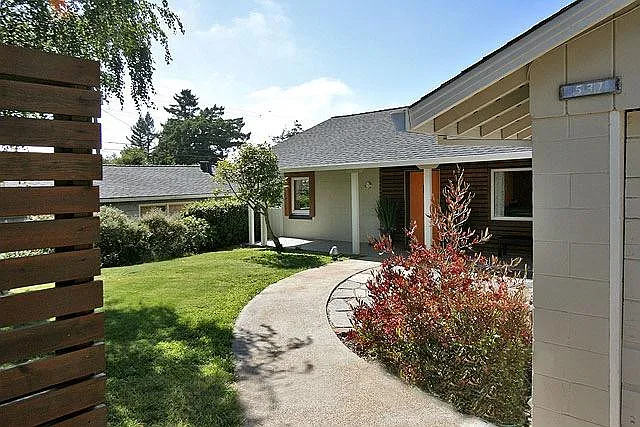531 Kenyon Ave — Photo 1