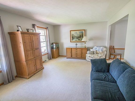 2nd image of 4524 Azalea Ln