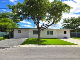716 NW 14th Way, Fort Lauderdale, FL